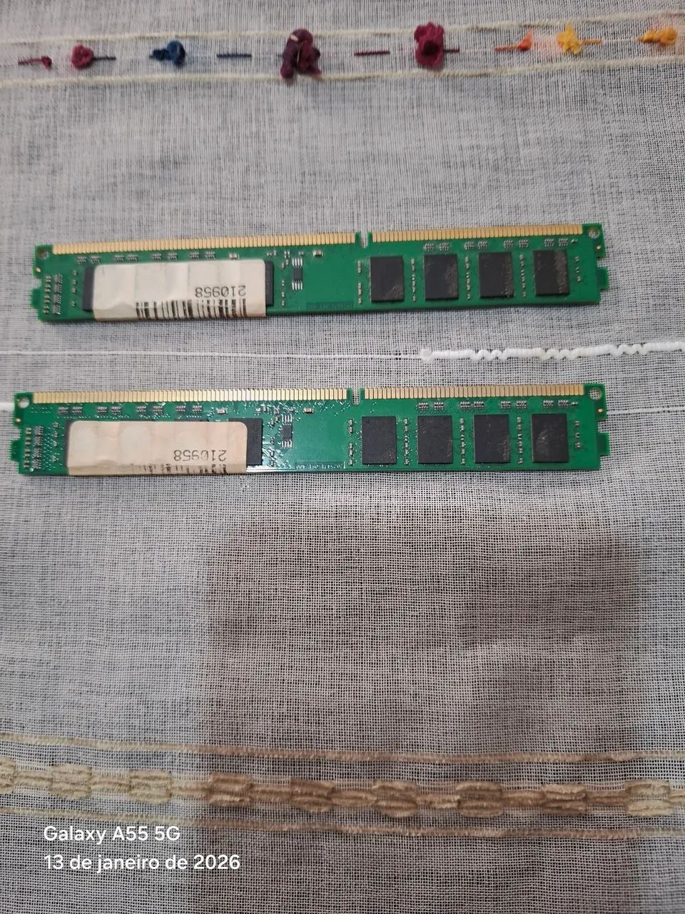 2 pentes de Memória Elpida 4gb,2 pentes memória notebook 2gb pc6400.