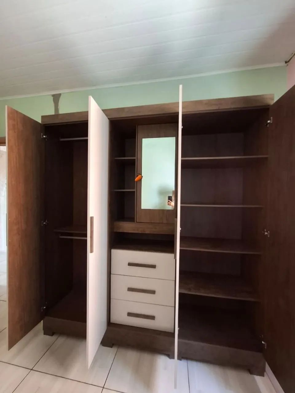 Guarda Roupa de Casal com Espelho - Foto 2