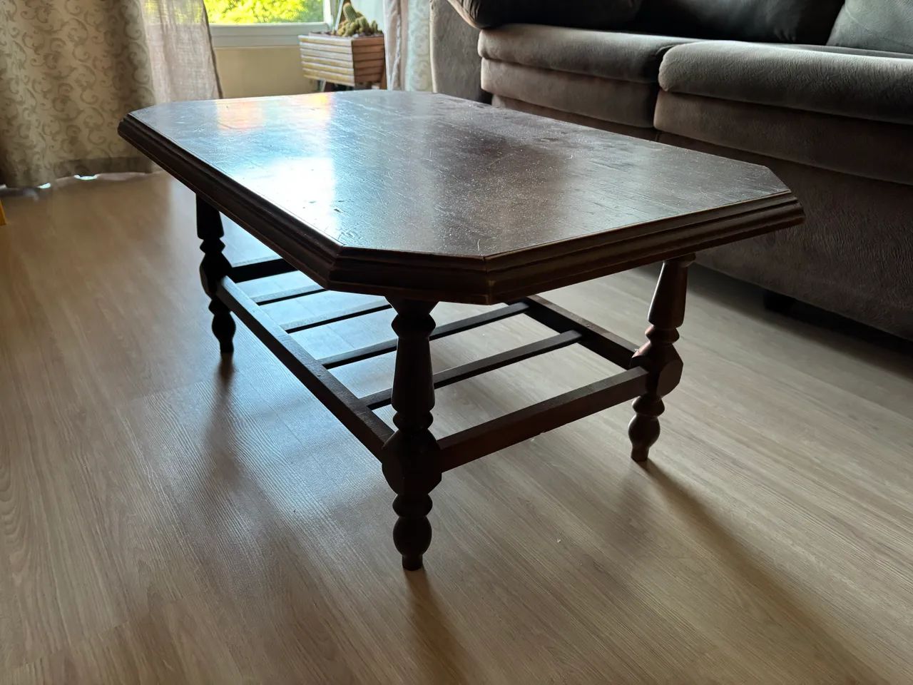 Mesa de centro de madeira nobre