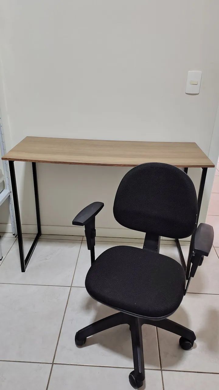 Mesa e cadeira de escritório