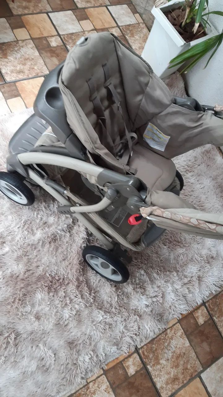 Carrinho de bebê Graco bem resistente assento reversivel  - Foto 2