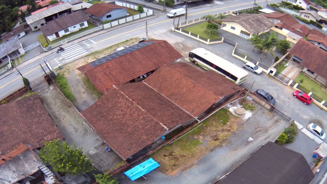 Vendo terreno com 4 casas 