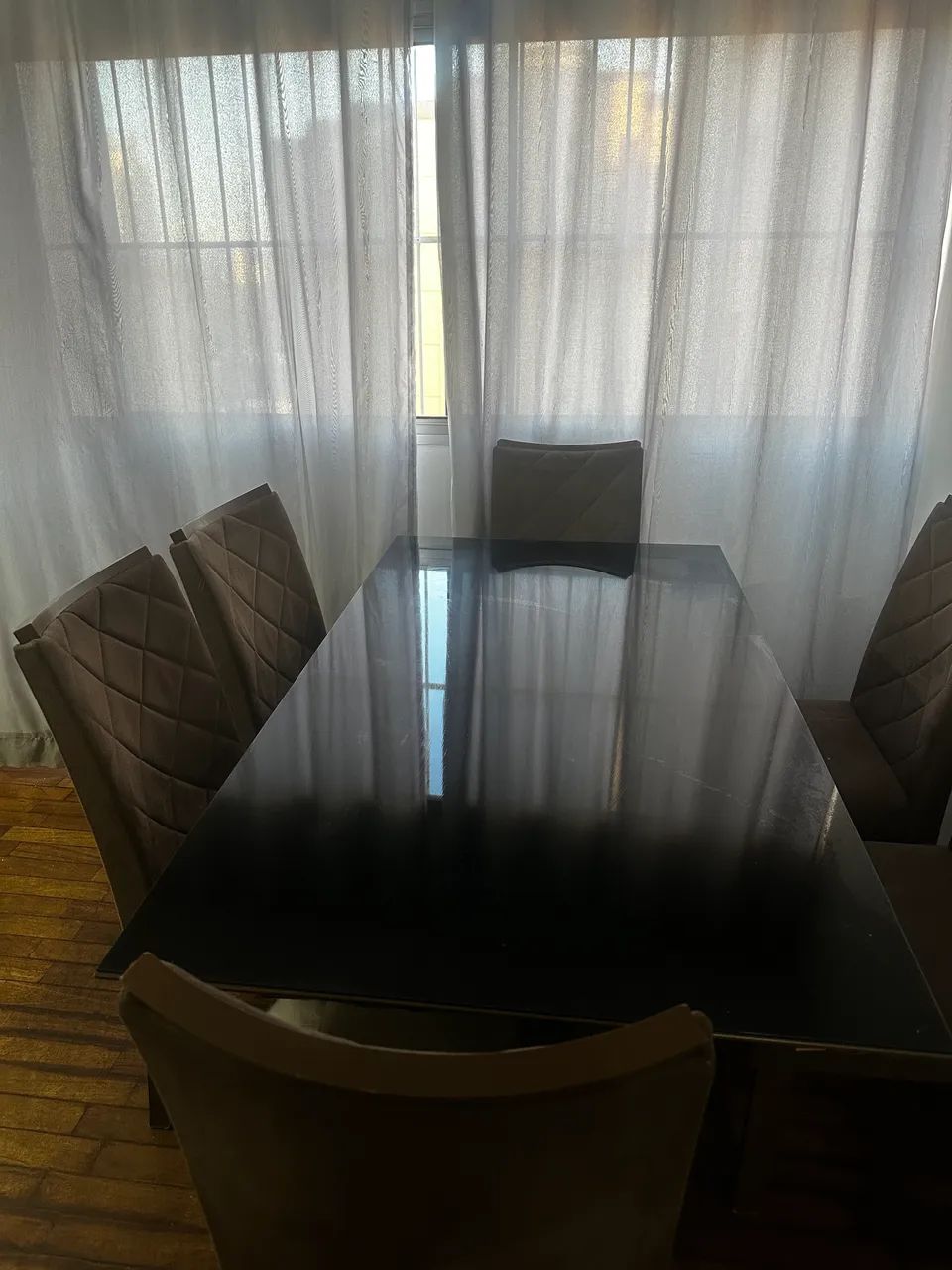 Mesa com 6 cadeiras 