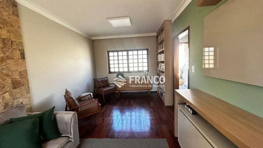 Sobrado triplex com 5 dormitórios à venda, 320 m² - Centro - Taubaté/SP - Foto 4