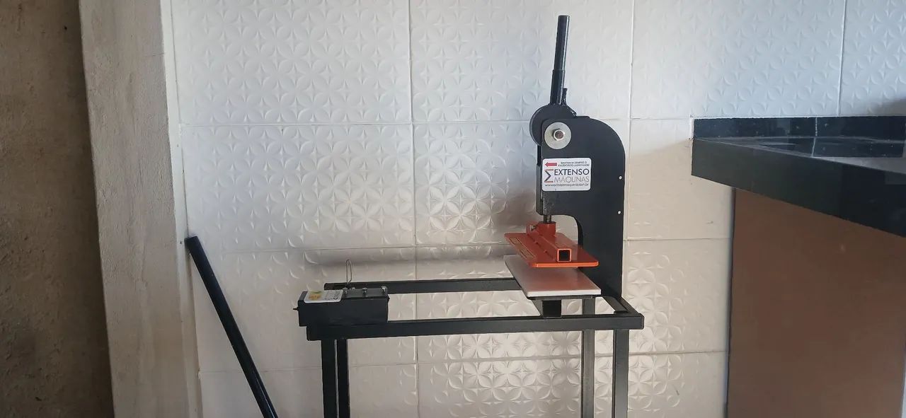Máquina de fazer chinelos seminovos nova  - Foto 4