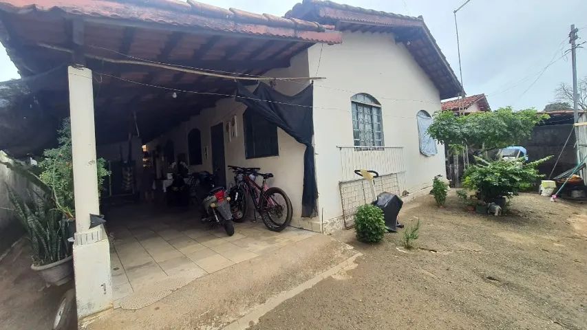CASA COM 4 QUARTOS NO CENTRO DE BELA VISTA DE GOIÁS  - Foto 2