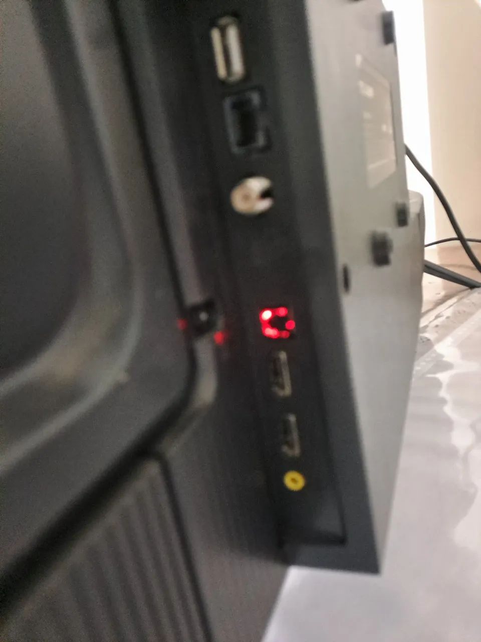 TV TCL 43 pol com defeito  - Foto 4