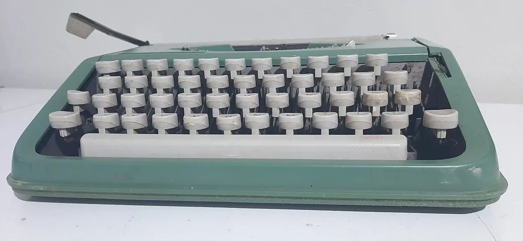 Máquina de escrever Olivetti
