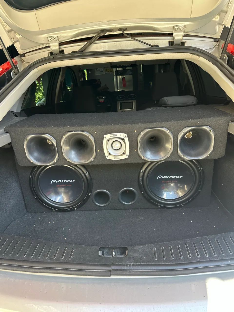 som automotivo tocando bem