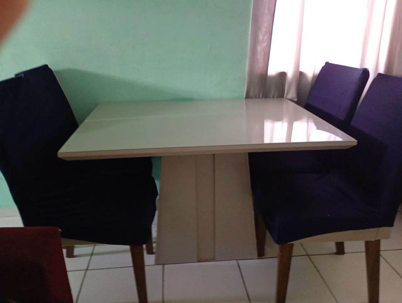 Mesa com quatro cadeiras - Foto 4