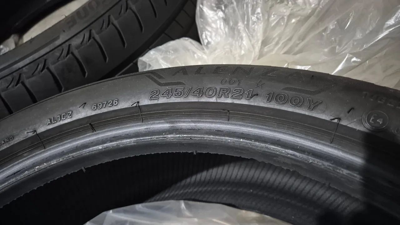 Vendo 4 pneus novos e duas rodas de BMW