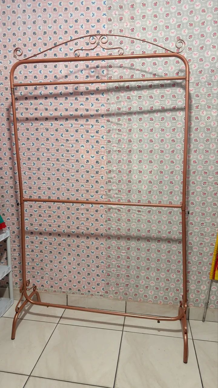 Arara de roupas rose gold  - Foto 5