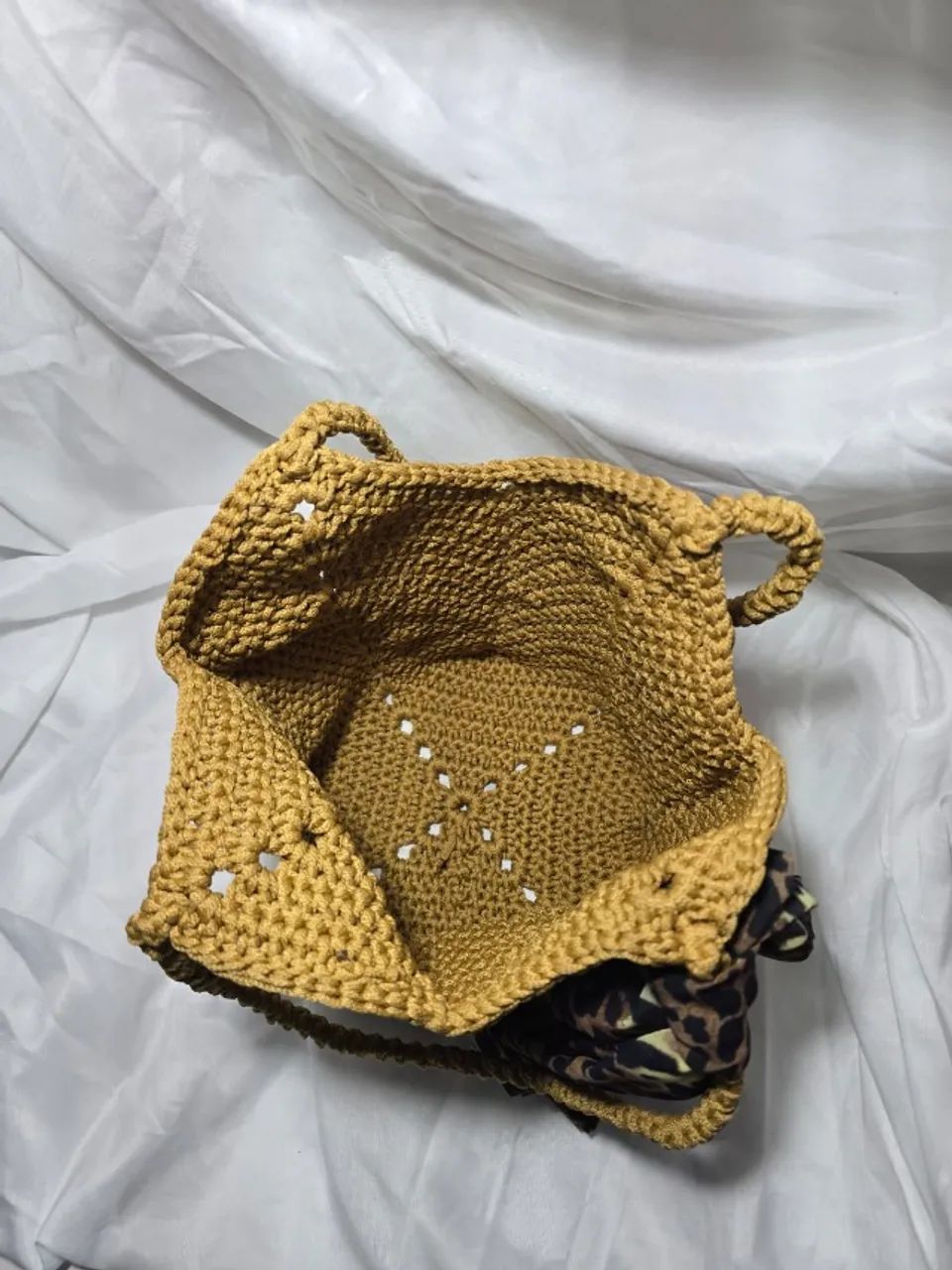 bolsa saco em crochê - Foto 4