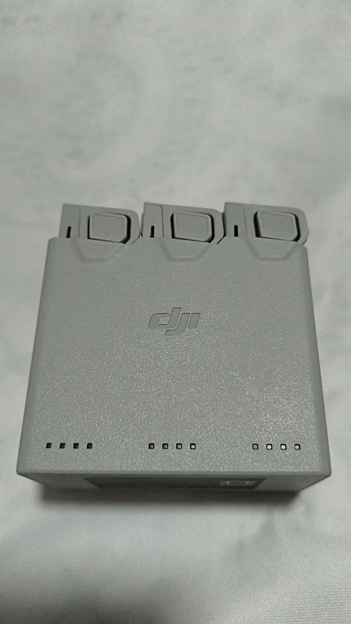 Vendo kit de Hub com baterias e controle drone DJI mini 3 com pouco uso  - Foto 2