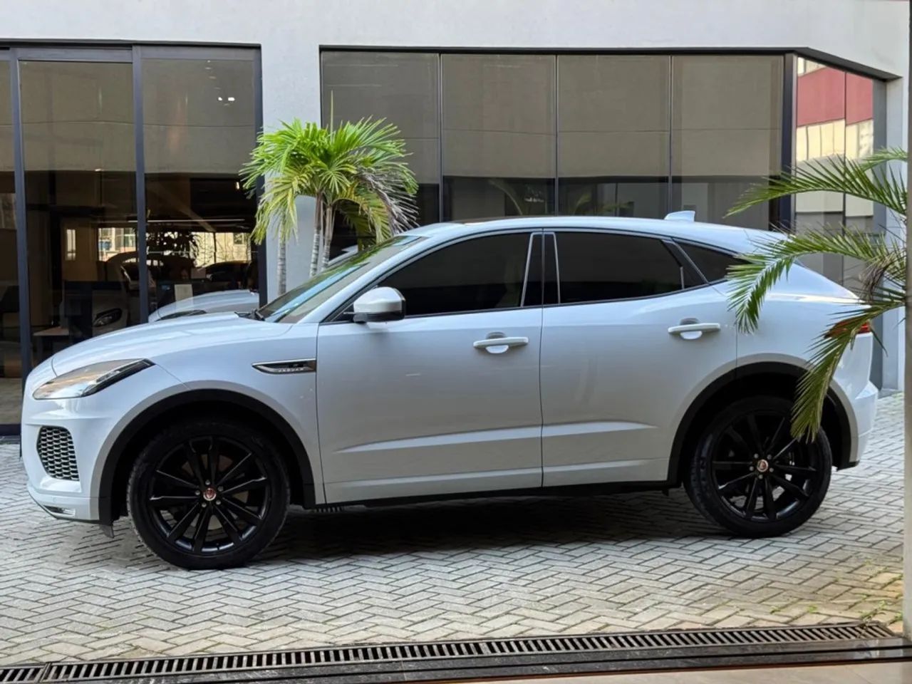 Jaguar E-Pace R-dynamic S 2.0 AWD 249cv Aut. 2019 - Foto 3