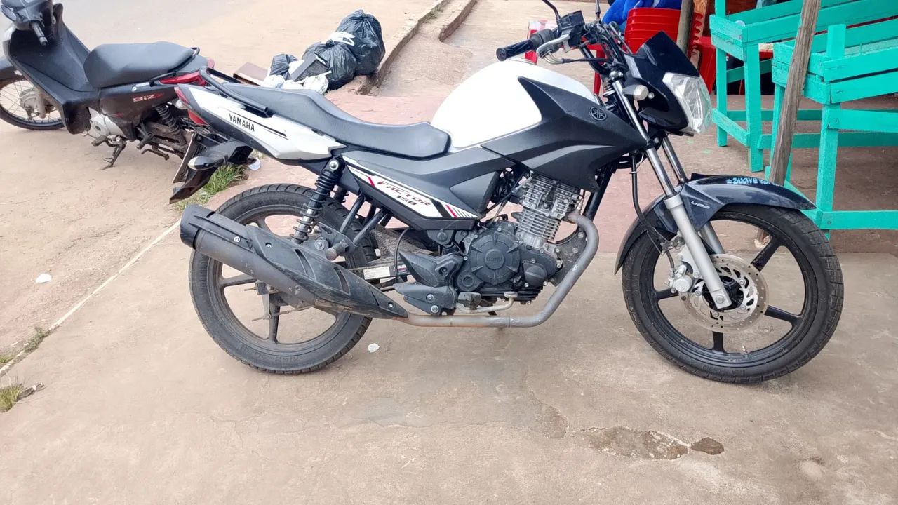 Vendo moto com multas