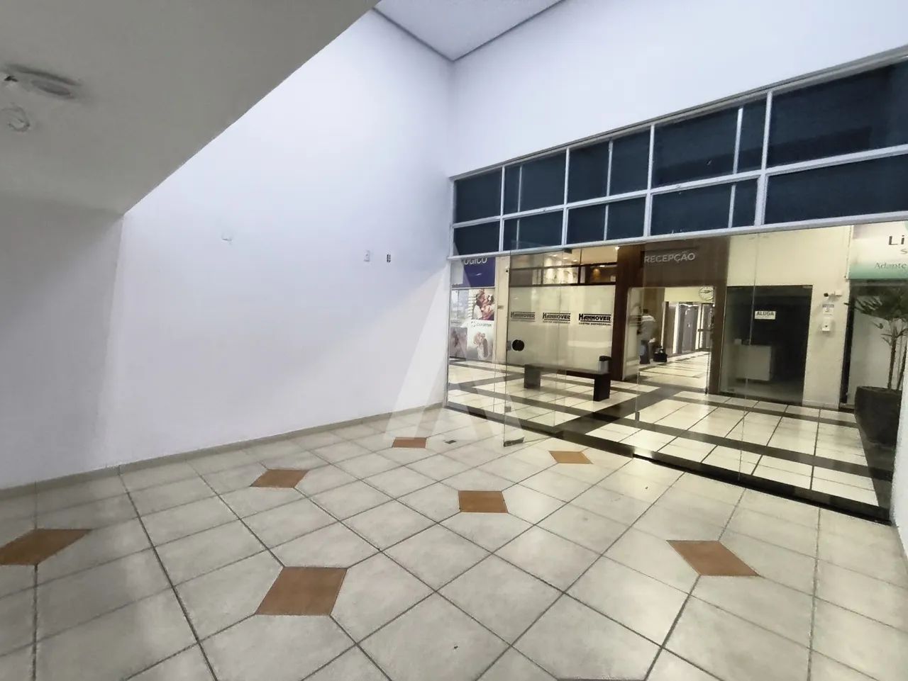 LOJA EM PREDIO COMERCIAL DE FÁCIL ACESSO E NO CORAÇÃO DA CIDADE COM 40M² - Foto 5