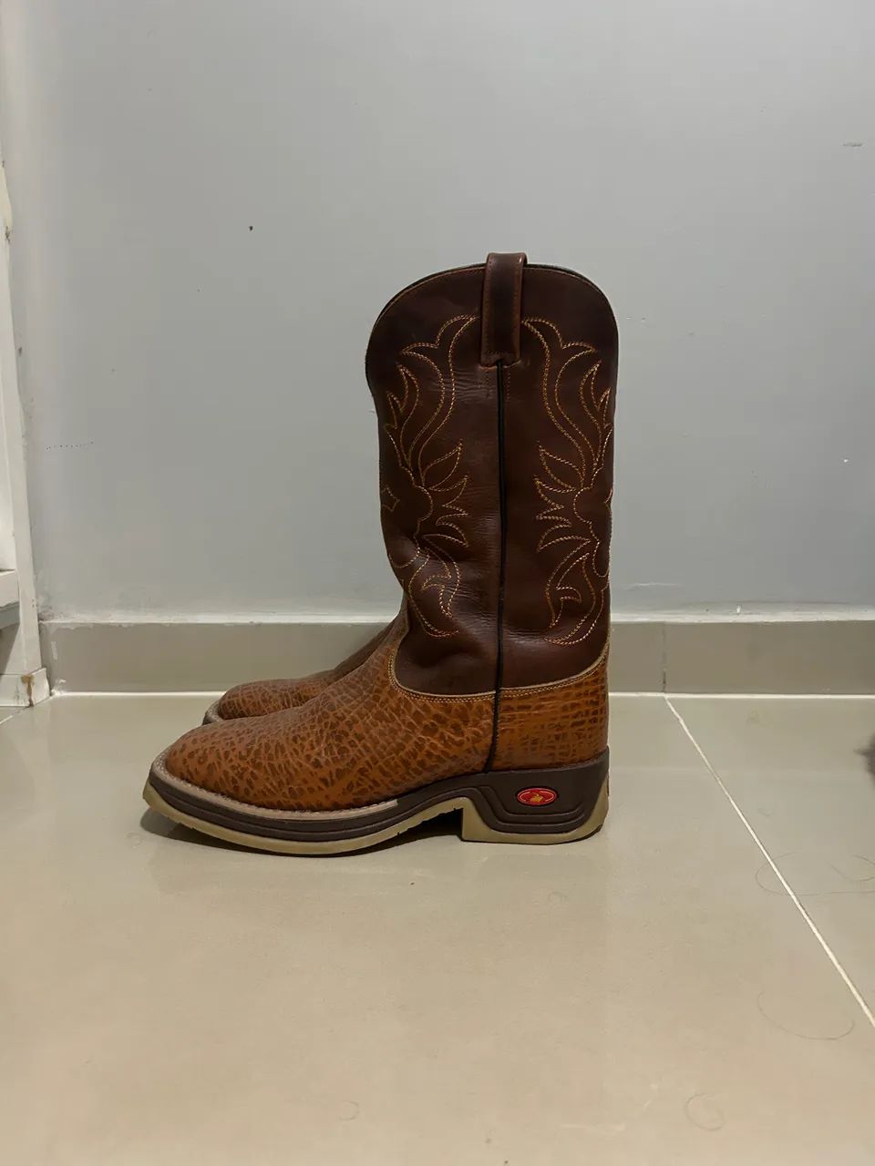 Bota Solado Jump Imitação couro de cabeça 