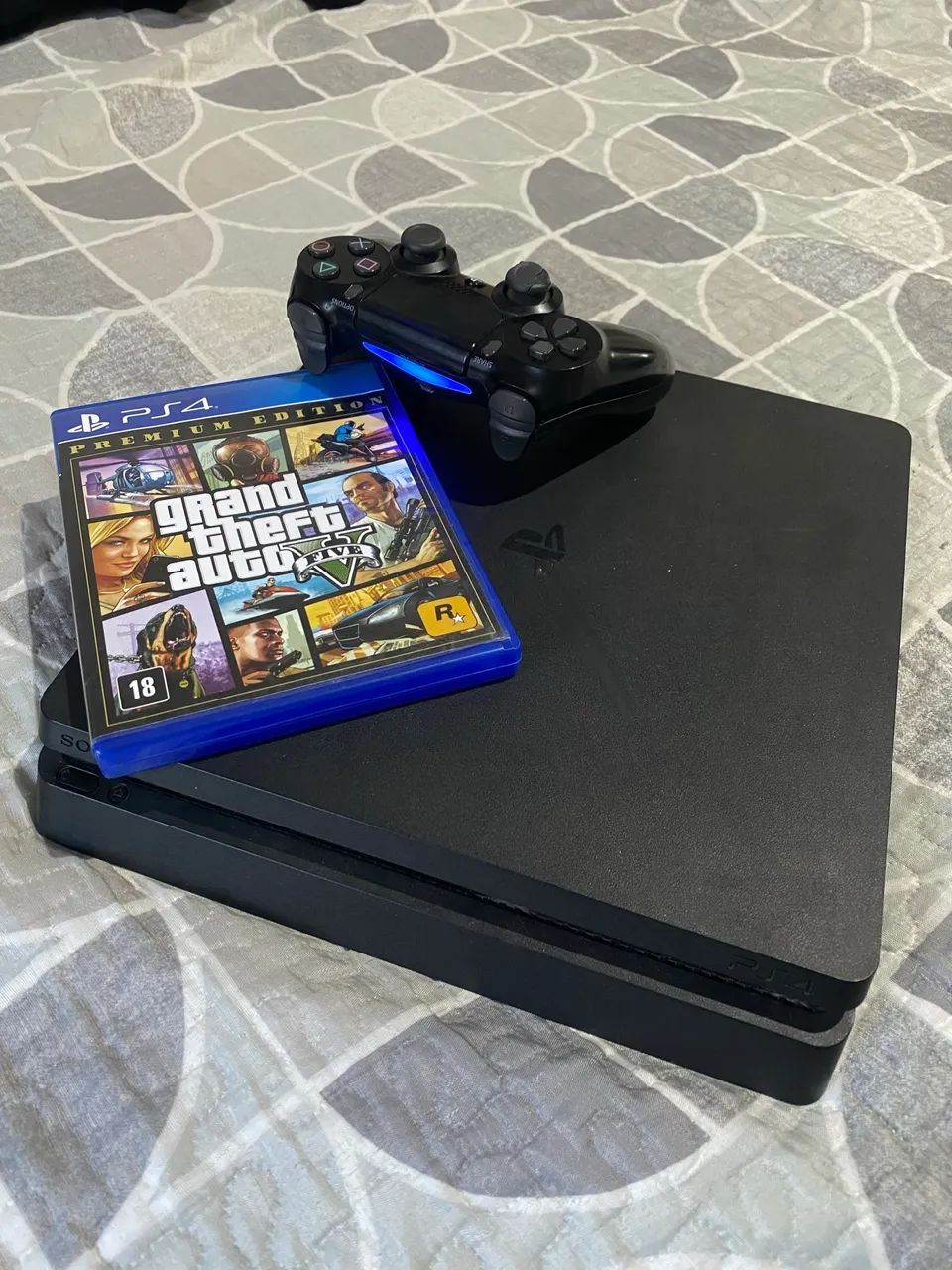 vende-se ps4 slim 1TB