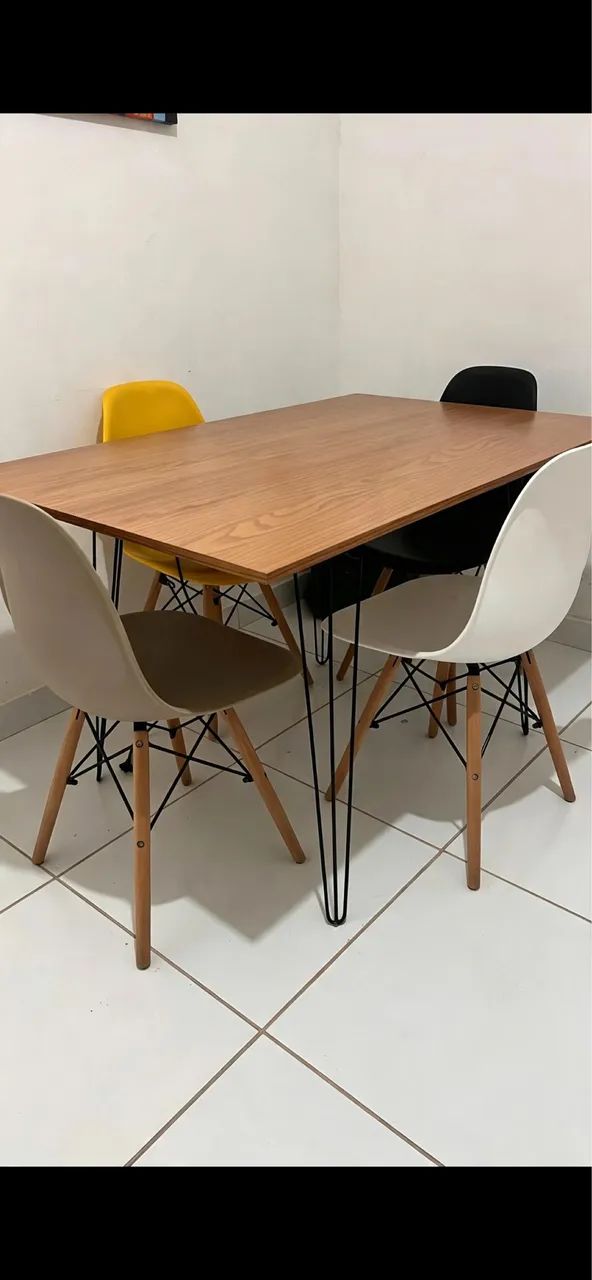 Mesa linda e conservada 