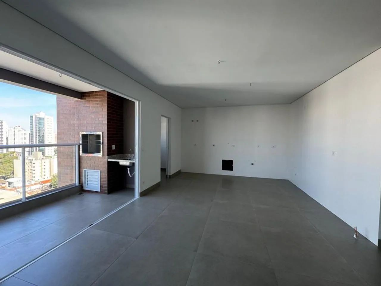 Apartamento com 100.91 m² e 3 Quartos à Venda na Zona 07 - Maringá