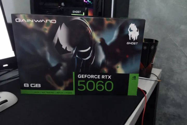 Placa de video Gainward GeForce RTX? 5060 Ghost 8GB