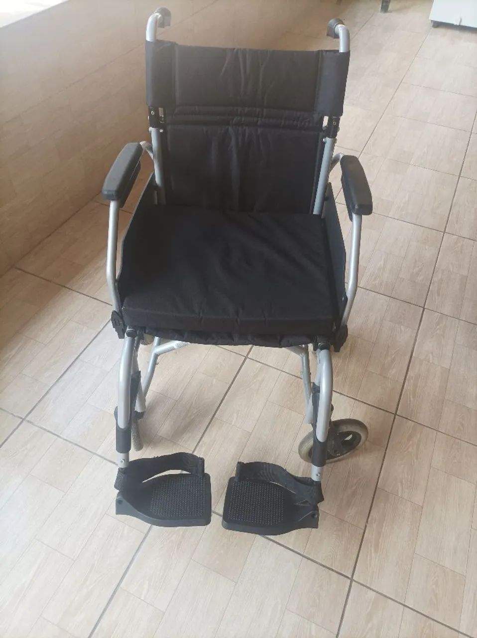 Vendo cadeira de Roda  - Foto 2