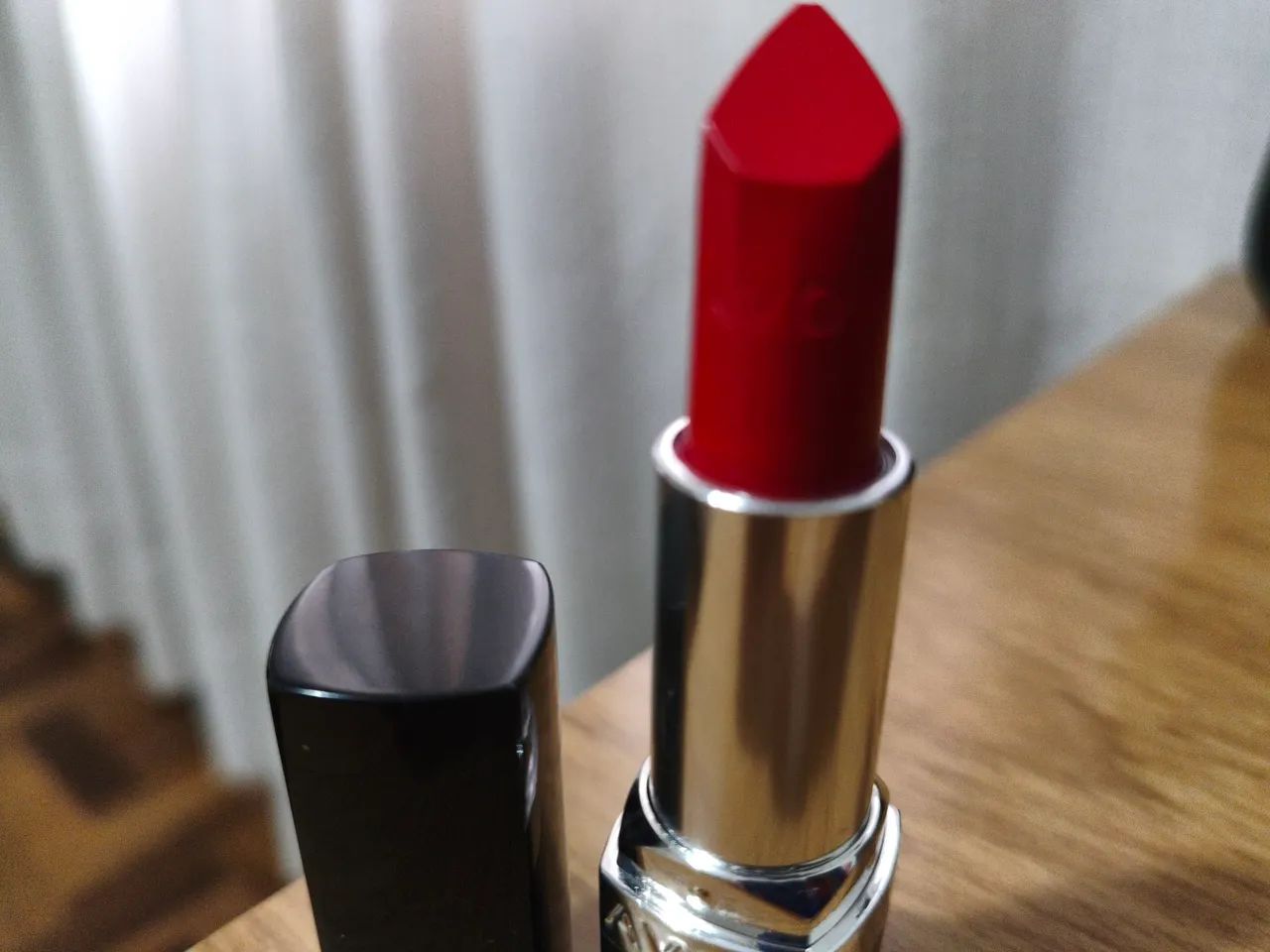 Batom Avon vermelho claro. - Foto 2