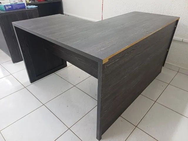 MESA PARA ESCRITORIO EM L - EM MADEIRA - Foto 4