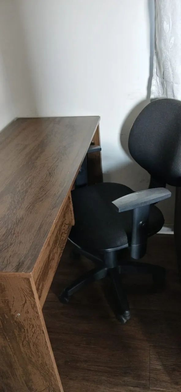 Mesa com cadeira giratória  - Foto 3