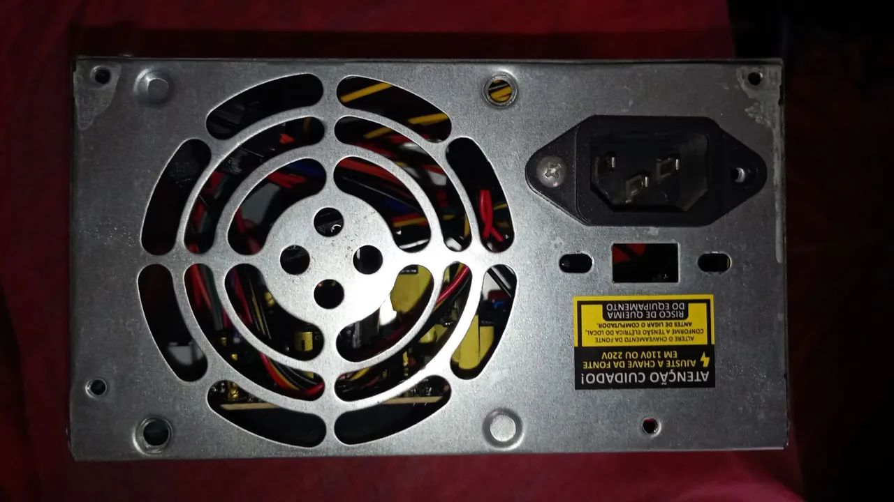 Fonte da Brazil Pc para retirada de de peça bivolt - Foto 2