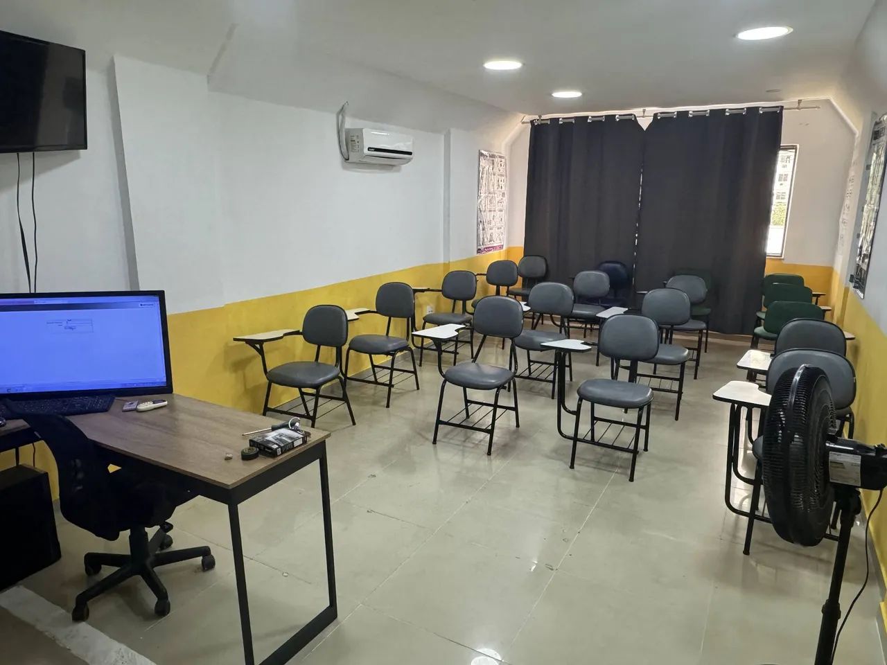 Cadeira de estudante em otimo estado