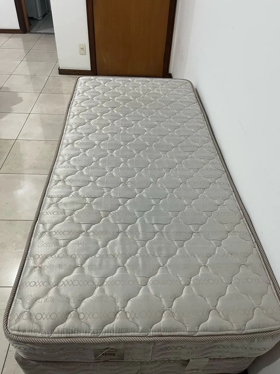 VENDO CAMA BOX DE SOLTEIRO SERTA - Foto 2