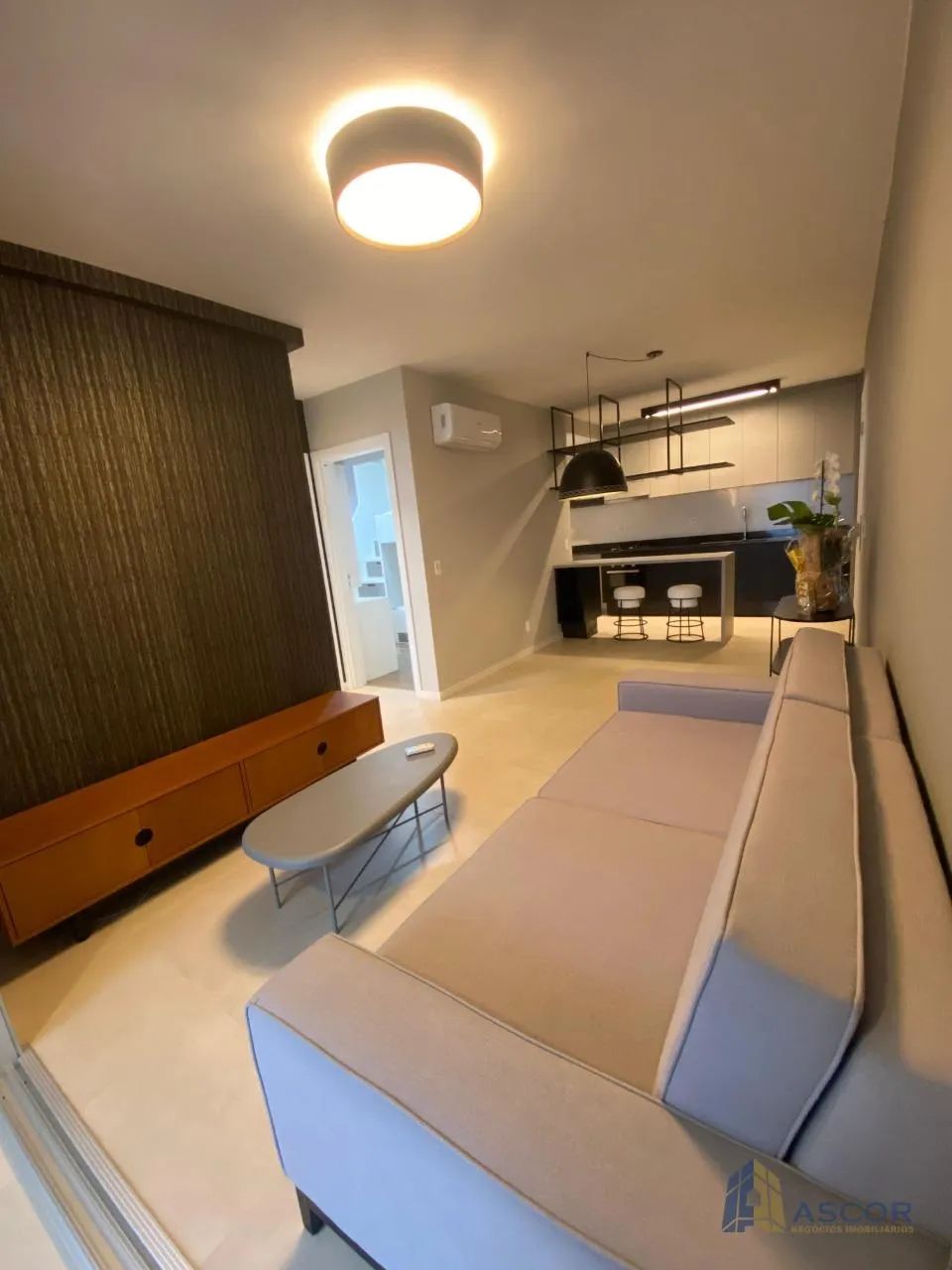 Apartamento com 2 dormitórios mobiliado e decorado - 70m² de área privativa - Foto 3