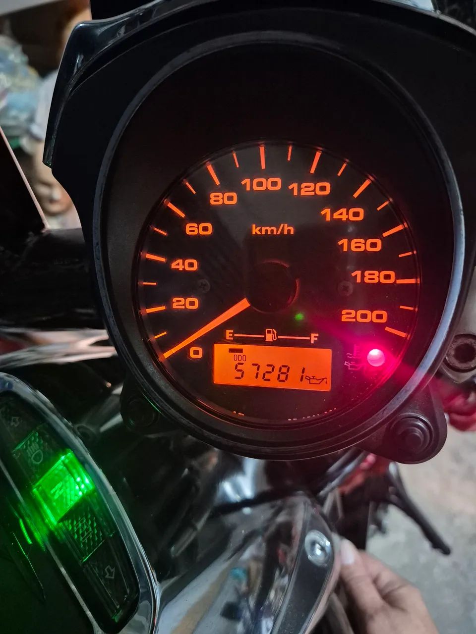 Vendo Boulevard customizada no guidao e escapamento 
