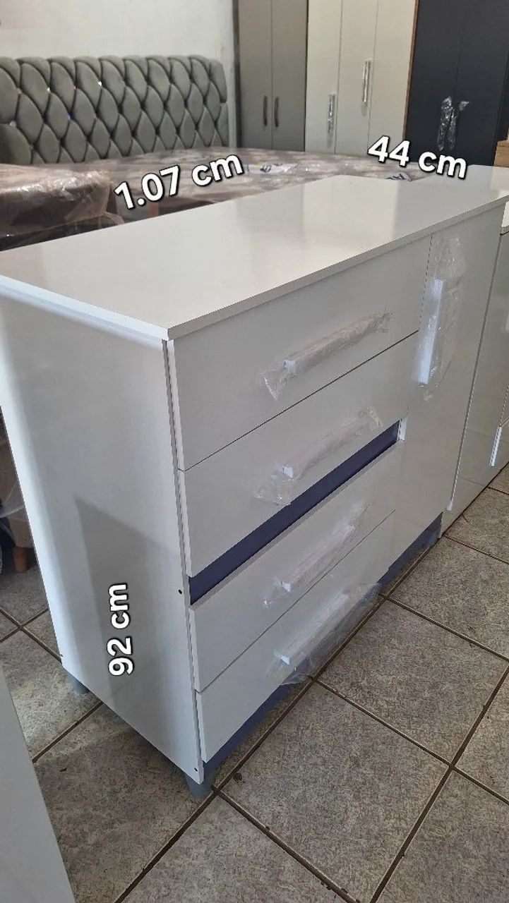 Cômoda 1 porta 4 gavetas 