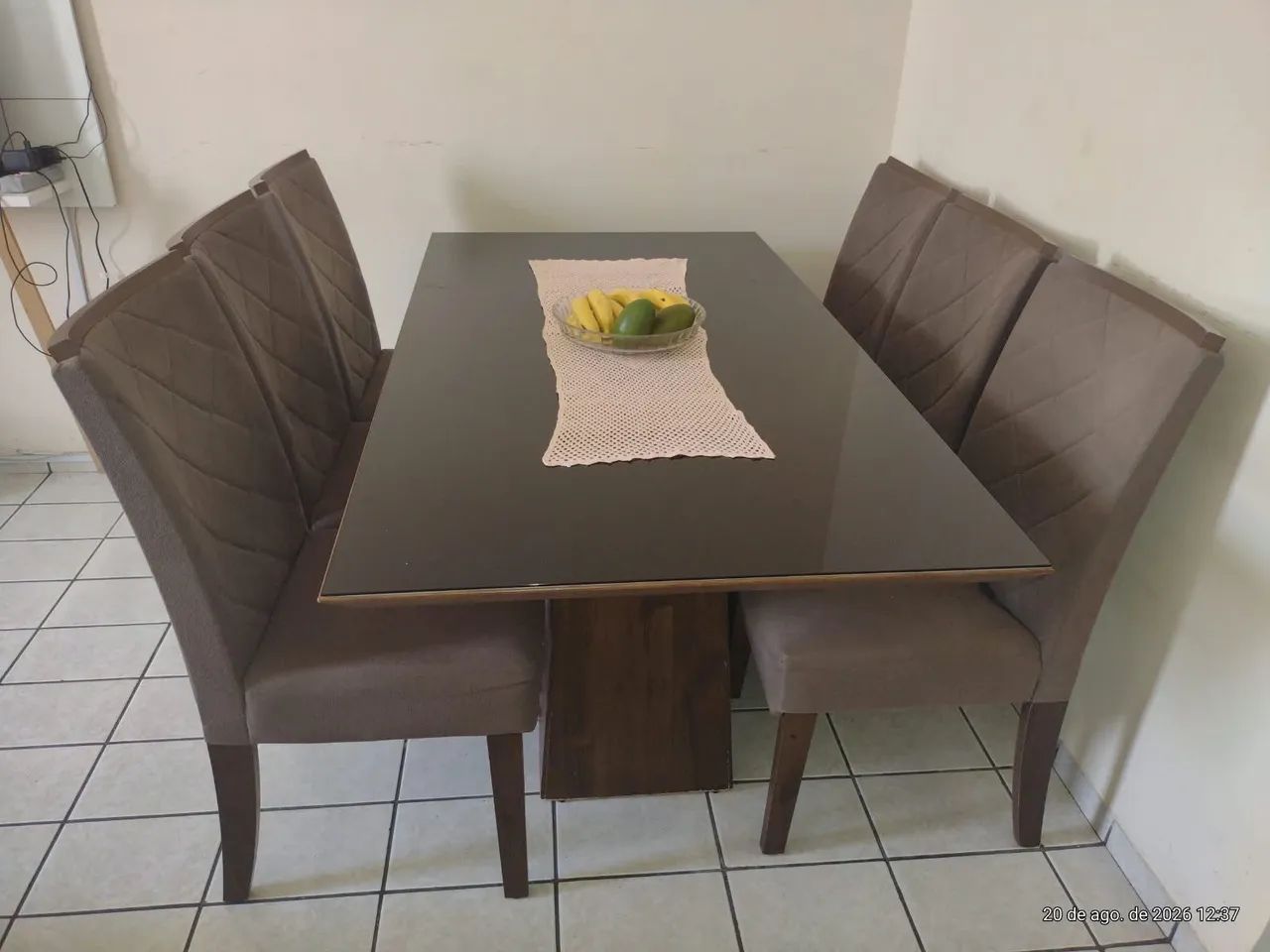 Mesa - 6 cadeiras com tampo de vidro