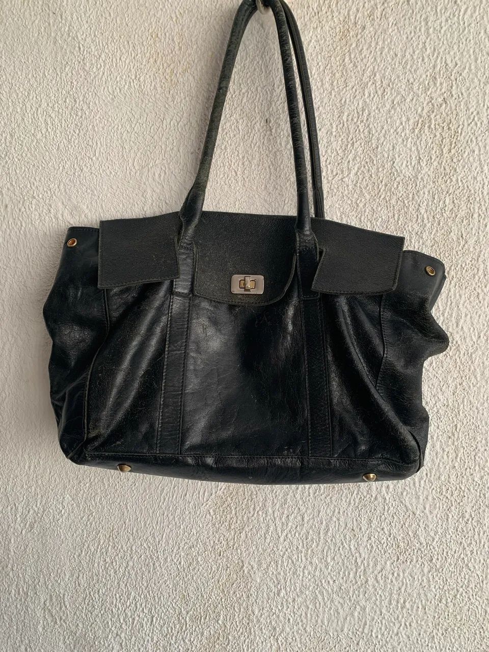 Bolsa em couro legítimo linda em bom estado 