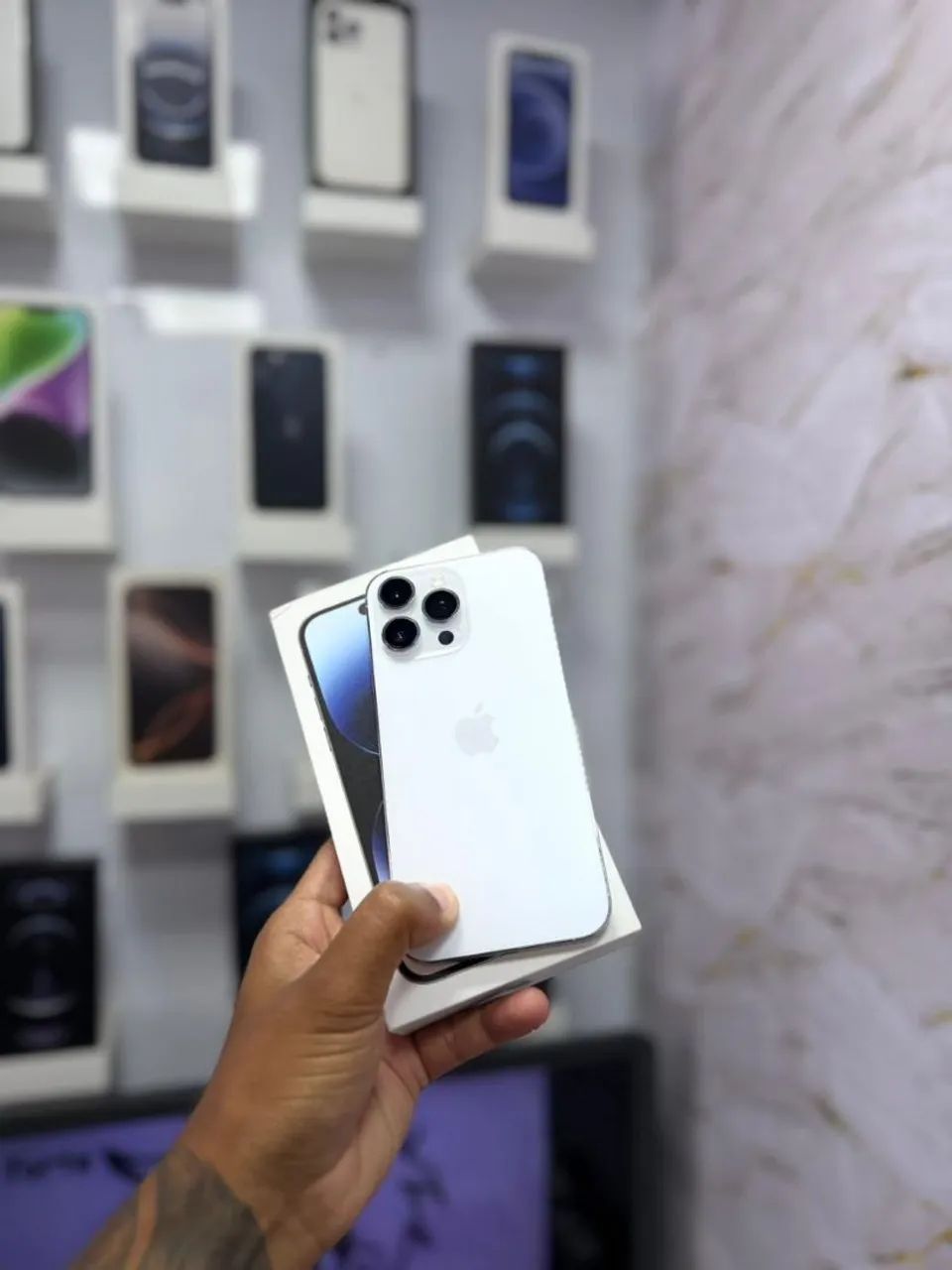 IPHONE 14 PRO MAX 128GB SILVER<br>R$ 3.799,00 - Celulares e