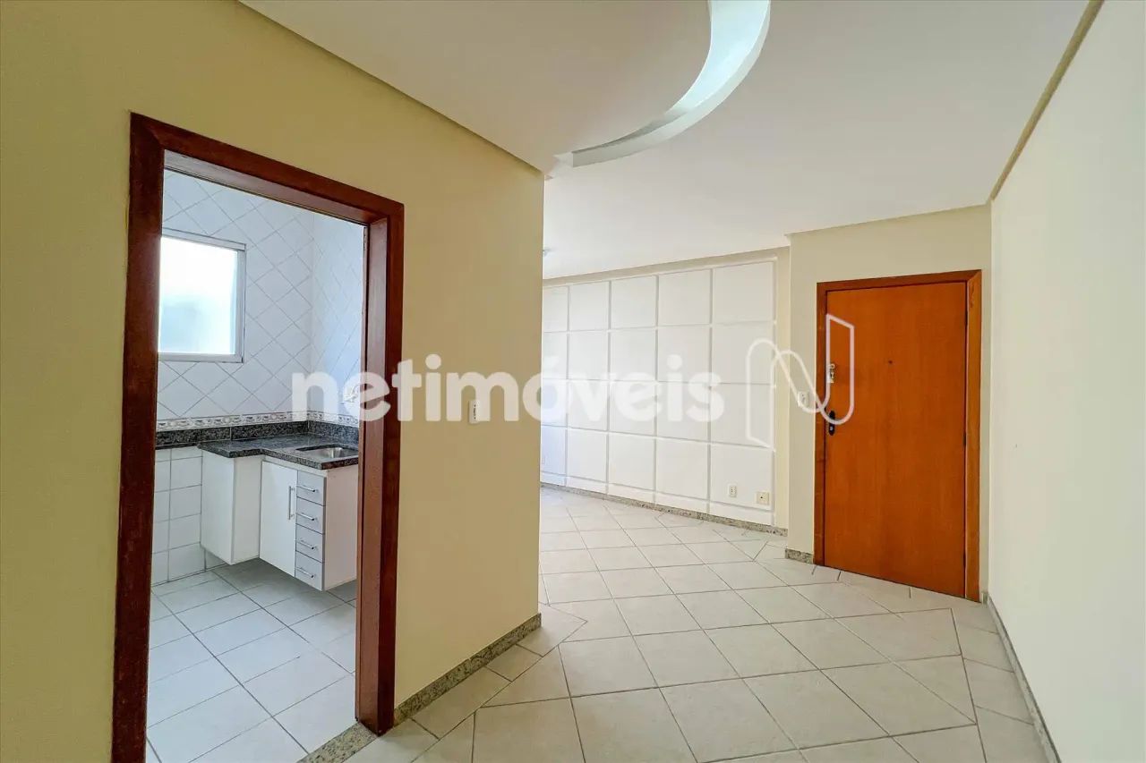 Excelente localização, rua plana e tranquila, próximo a todo comércio da região.