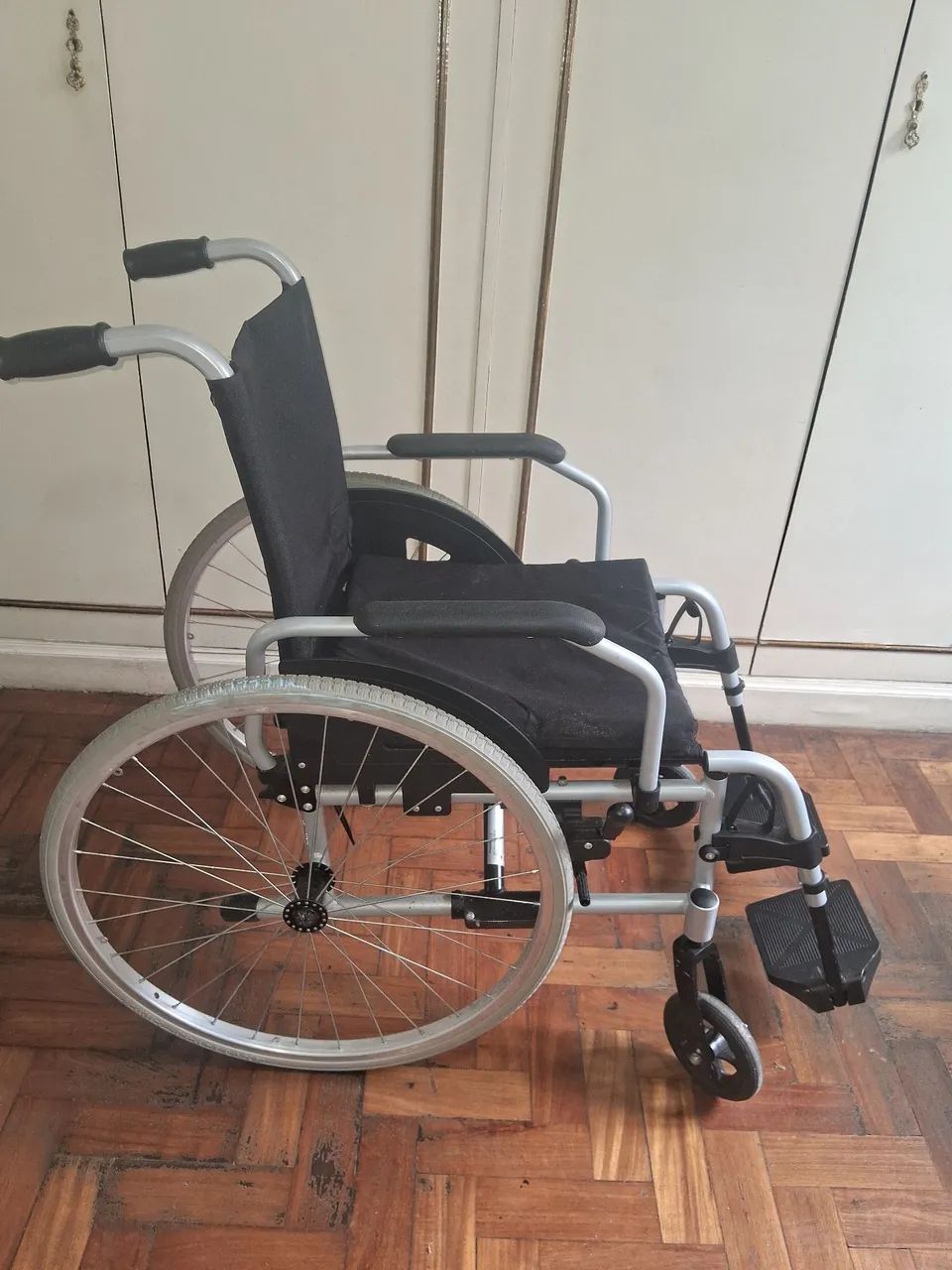 Cadeira de rodas semi nova