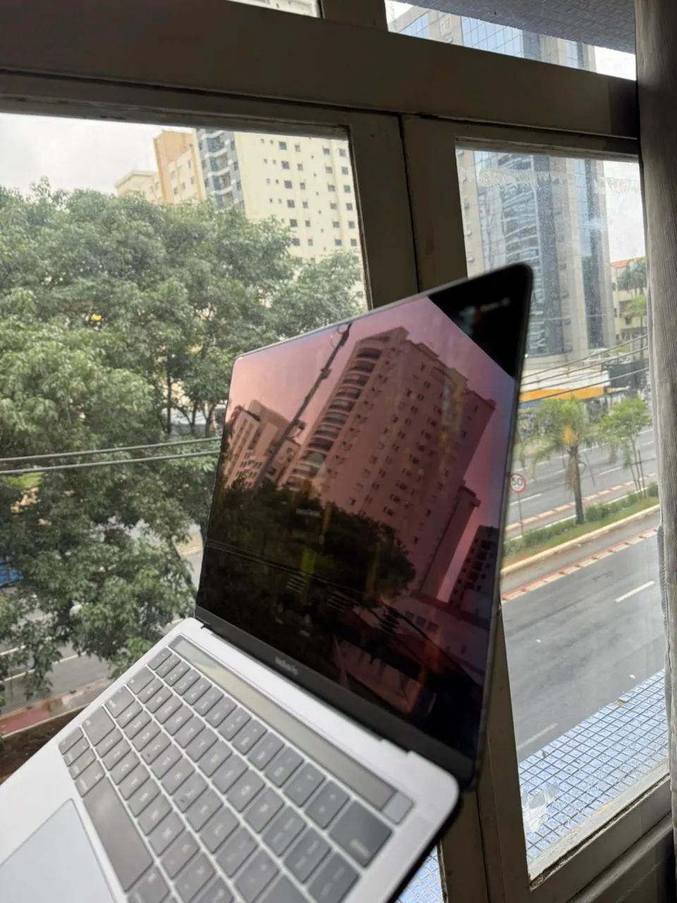 MACBOOK PRÓ - SEMI NOVO - Foto 3