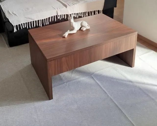 Mesa de centro com tampo retrátil 