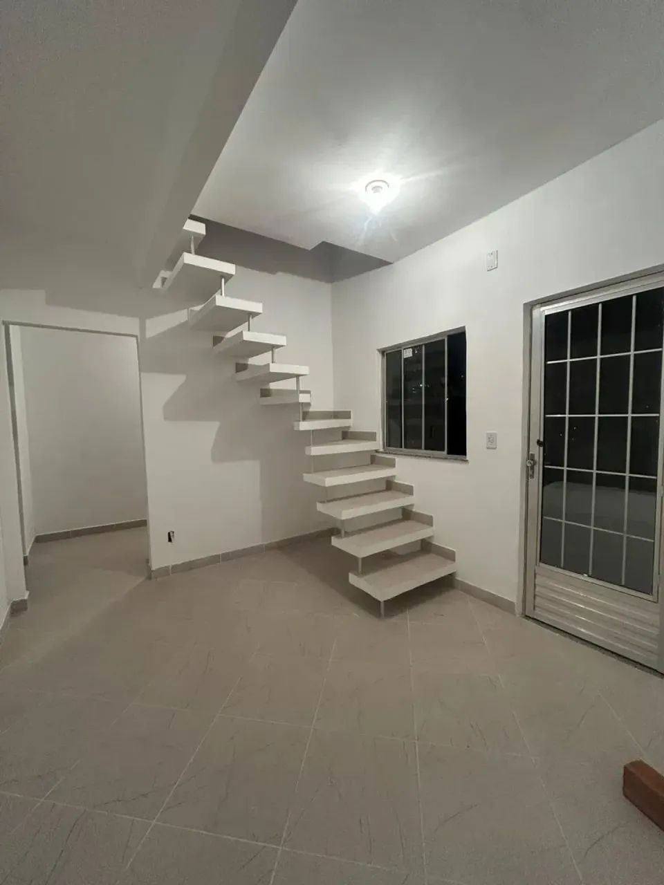 CASA COM 2 QUARTOS EM CERÂMICA