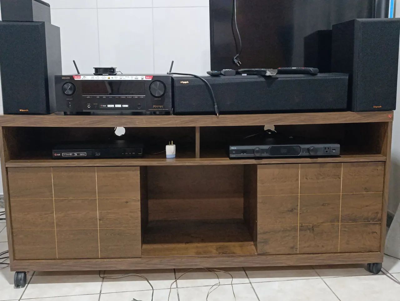 Vendo rack com avarias mas em condições de uso