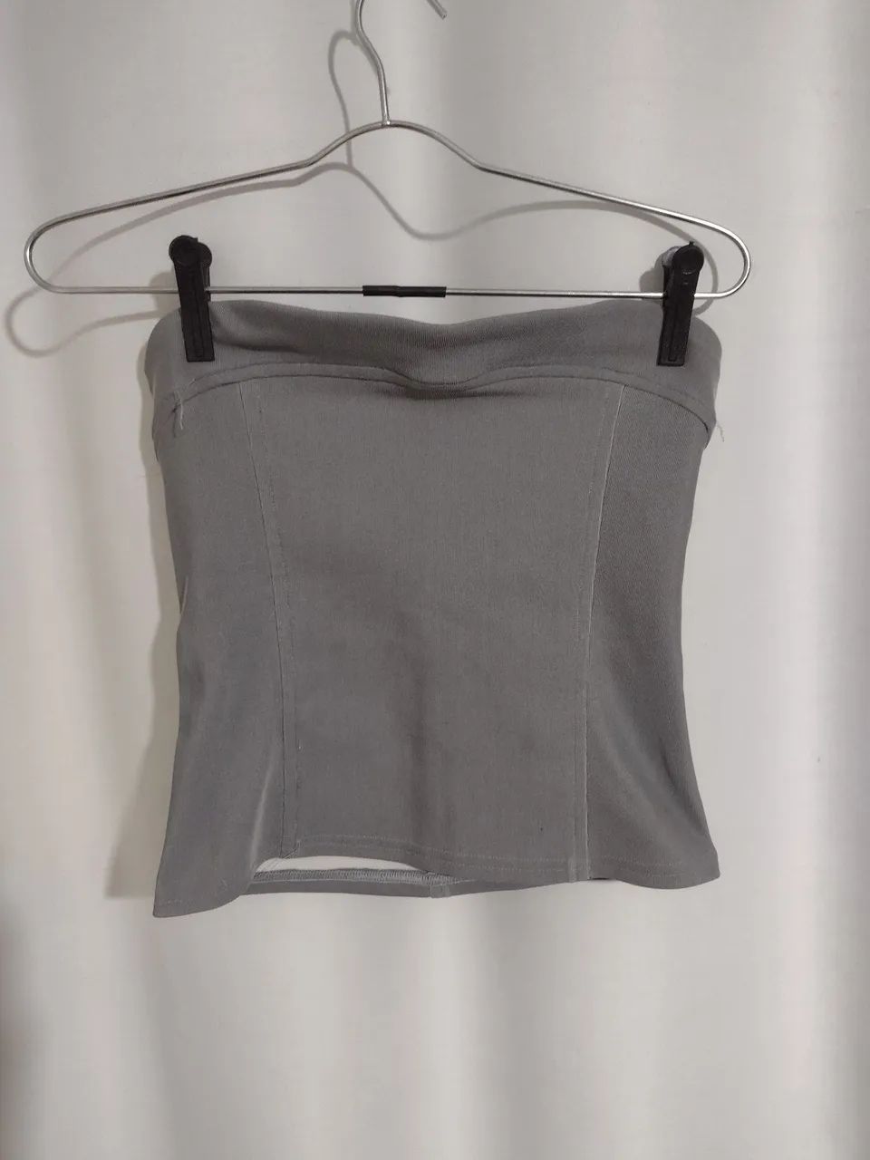 Blusa tomara que caia canelada cinza