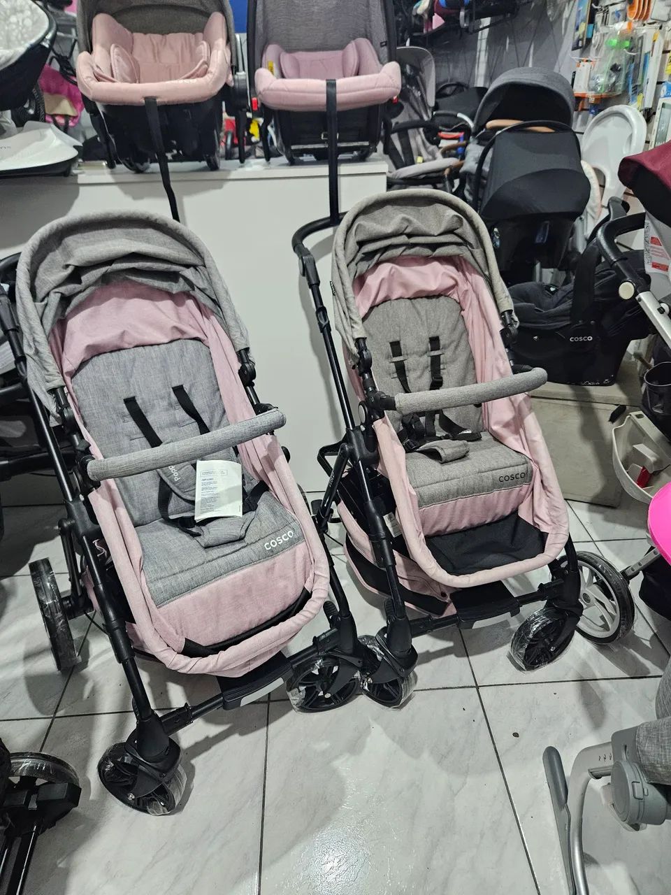 Carrinho Moisés  cosco mais bebê conforto  e base veicular  novos R$:999.00 cada um  - Foto 2