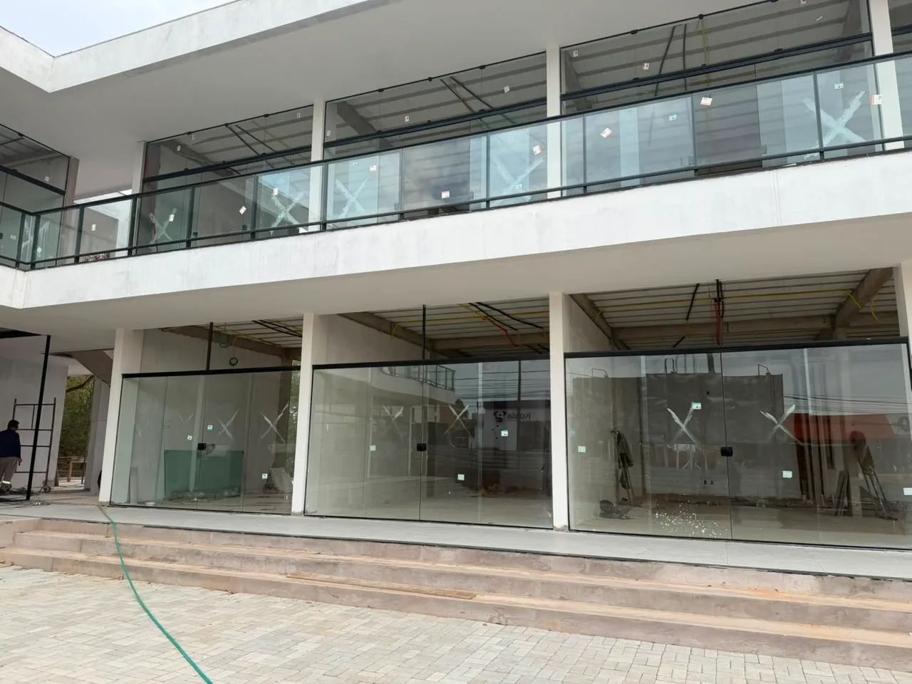 LOJAS COMERCIAIS NA AVENIDA DO ARAÇAGY