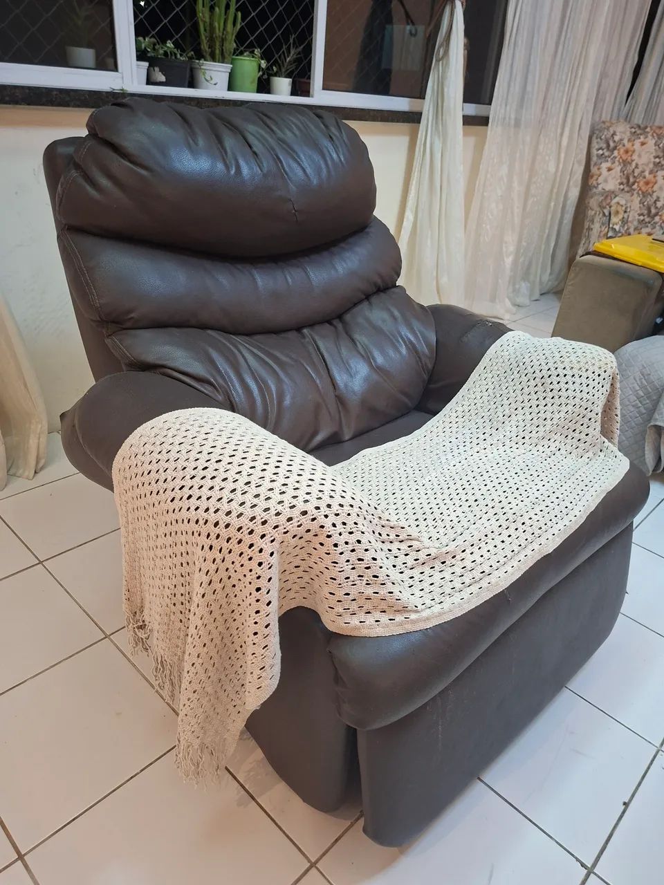 Vendo poltrona do papai reclinável usada. - Foto 2