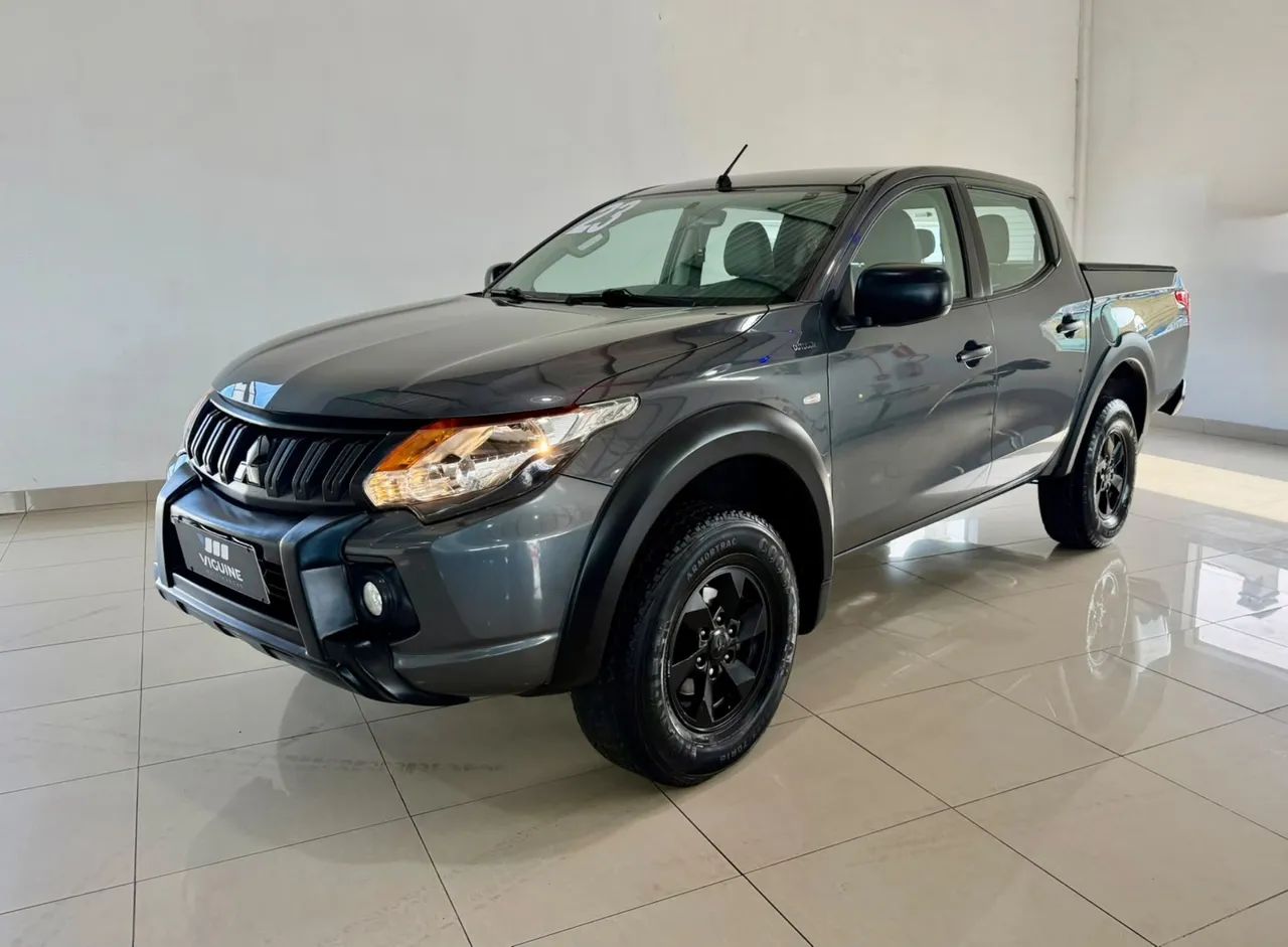 Mitsubishi L200 TRI. OUTD. GLX 2.4 CD 4X4 DIE. MEC. 2023